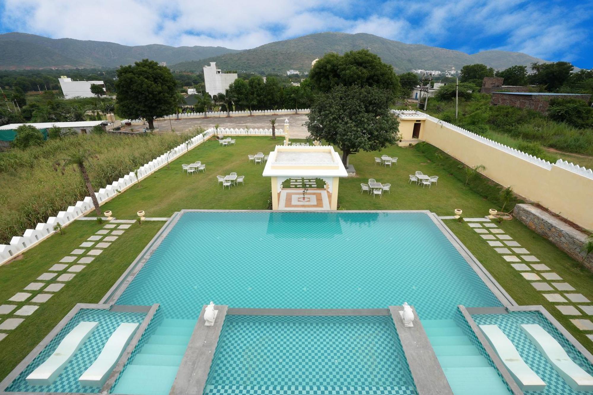 Maangarh Resorts ウダイプル エクステリア 写真