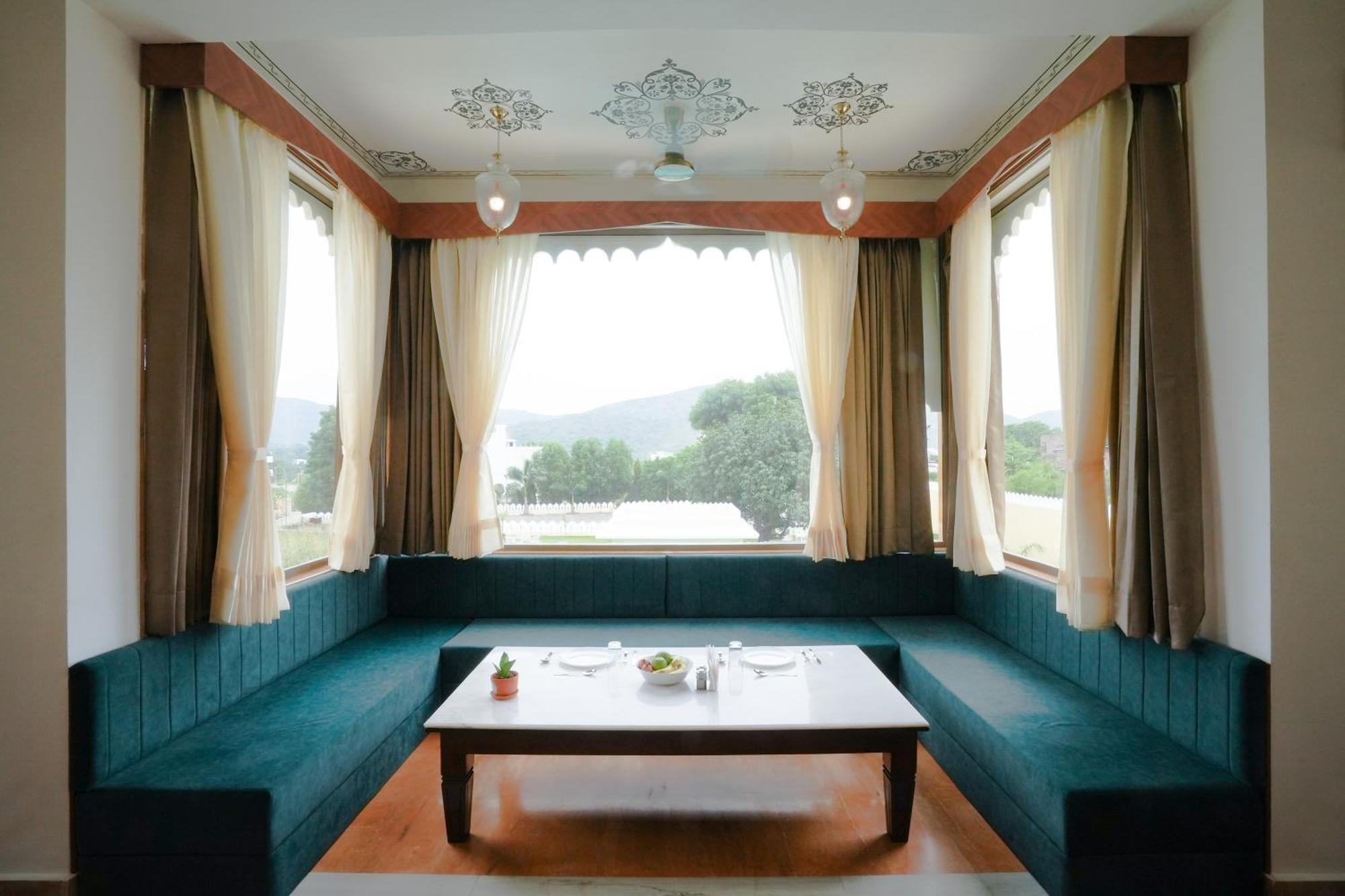 Maangarh Resorts ウダイプル エクステリア 写真
