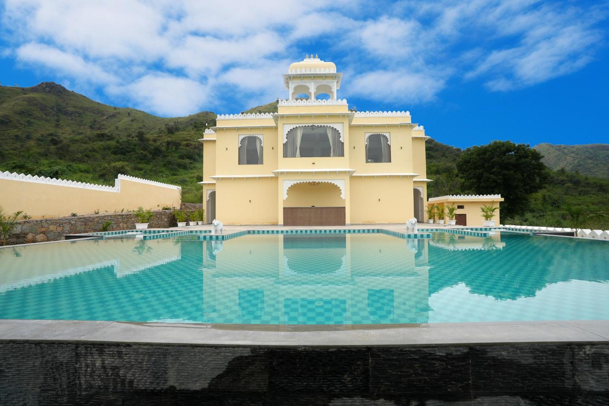 Maangarh Resorts ウダイプル エクステリア 写真